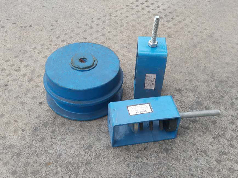 落地，吊鉤式減震器